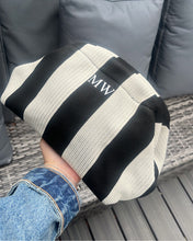 Load image into Gallery viewer, Crochet clutch bag